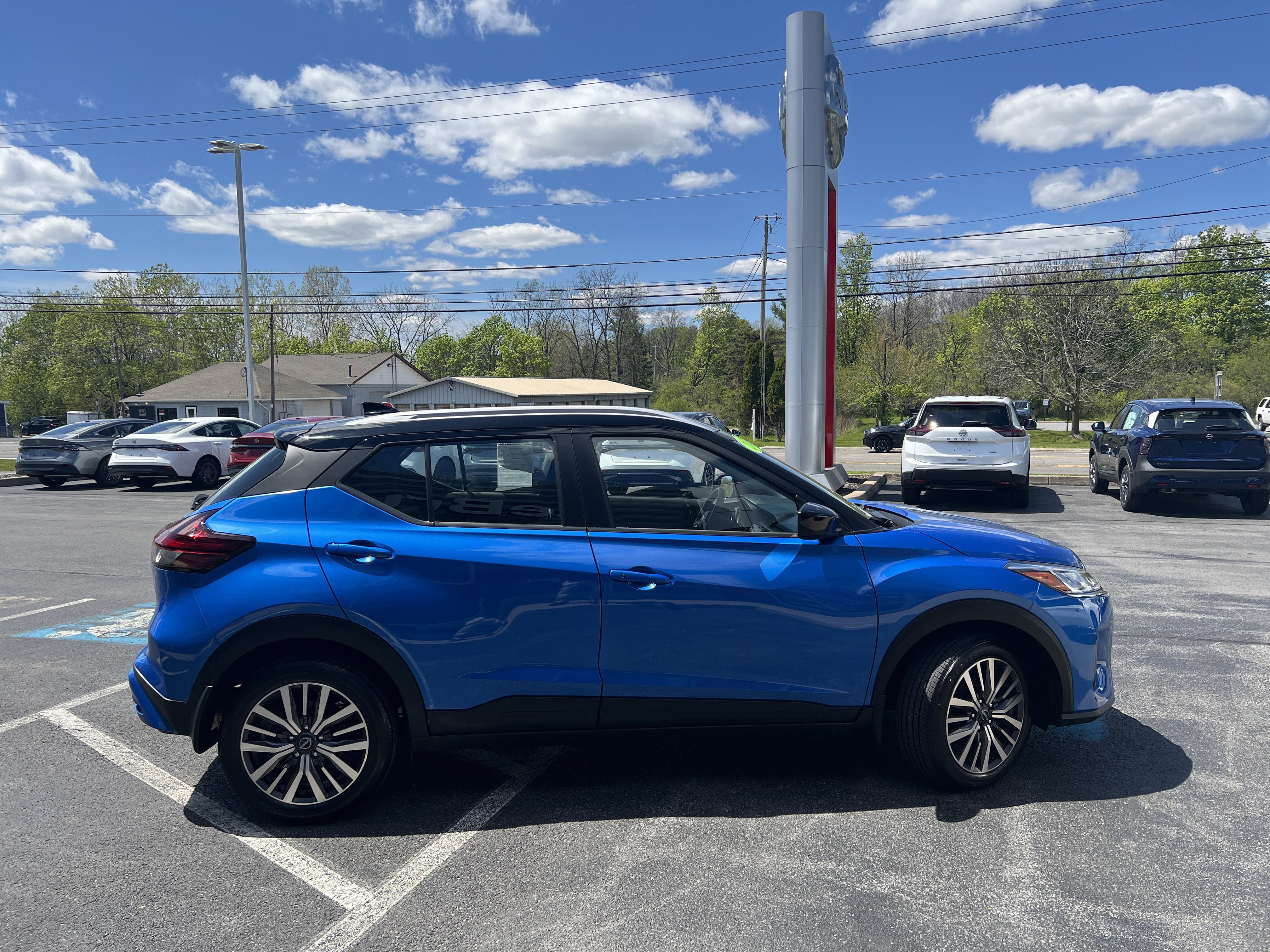 Used 2023 Nissan Kicks SV FWD image 8