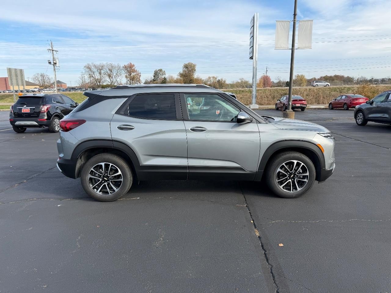 Used 2025 Chevrolet TrailBlazer LT w/ LT Cold Weather Package image 2