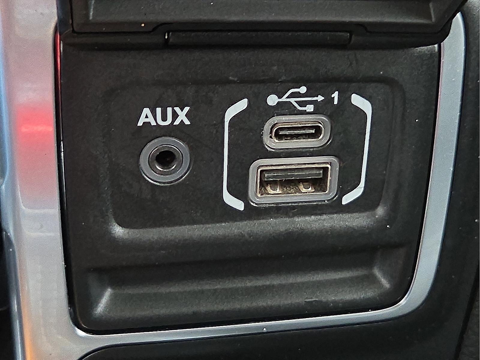 Used 2022 Jeep Wrangler Unlimited Sahara w/ Cold Weather Group image 19