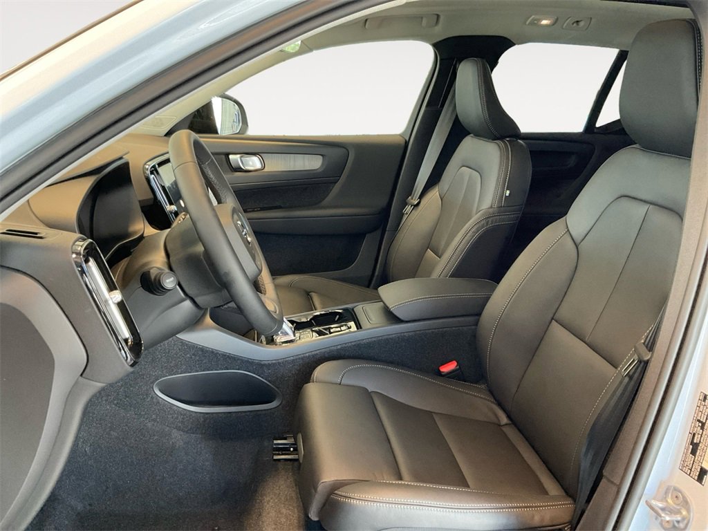 New 2026 Volvo XC40 B5 Plus w/ Protection Package Premier image 9