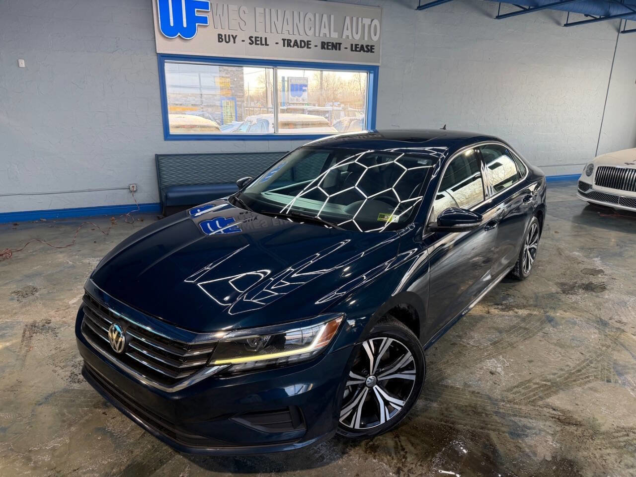 Used 2021 Volkswagen Passat 2.0T SE image 1