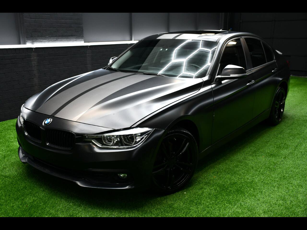 Used 2018 BMW 320i xDrive Sedan image 1