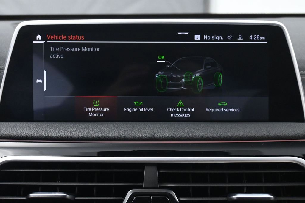 Used 2022 BMW 740i w/ M Sport Package RWD image 42