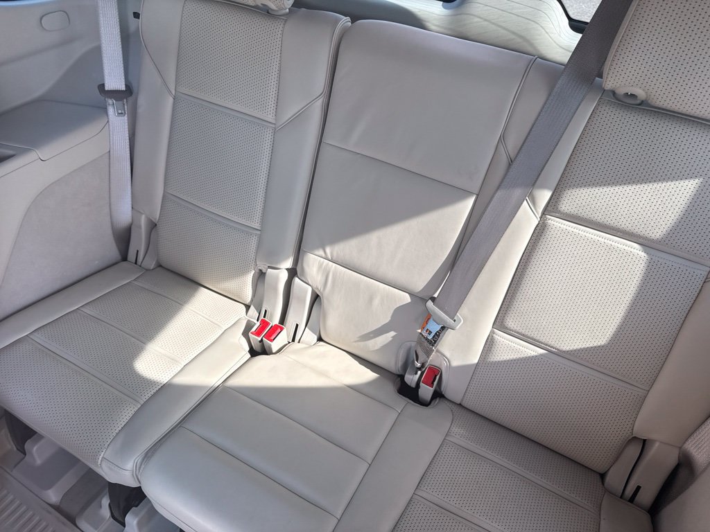 Used 2025 Cadillac Escalade Premium Luxury Platinum w/ LPO, Floor Liner Package AWD/4WD image 13