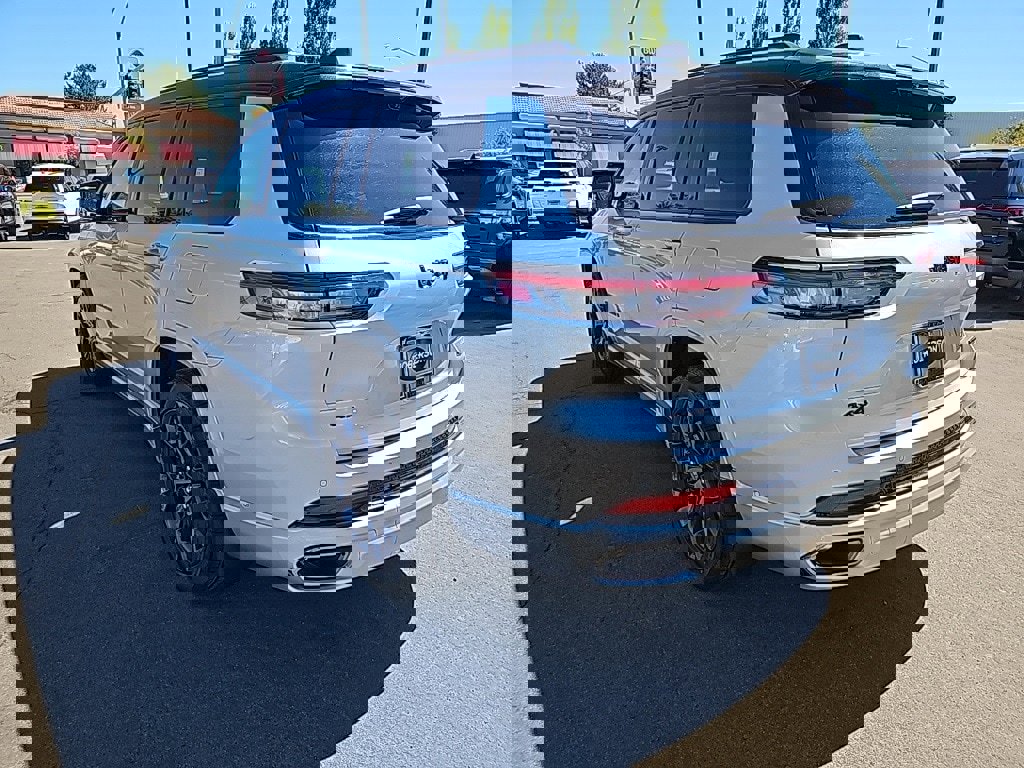 New 2025 Jeep Grand Cherokee L Summit image 3