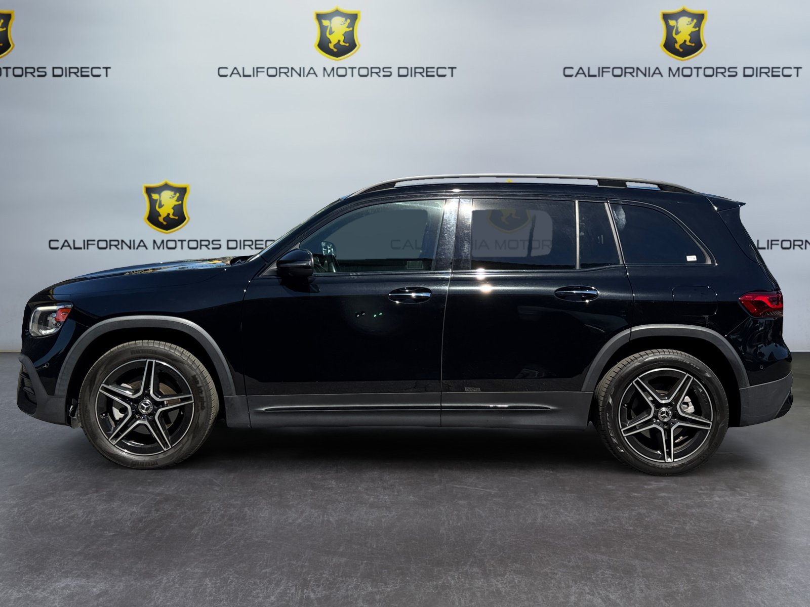 Used 2023 Mercedes-Benz GLB 250 image 2