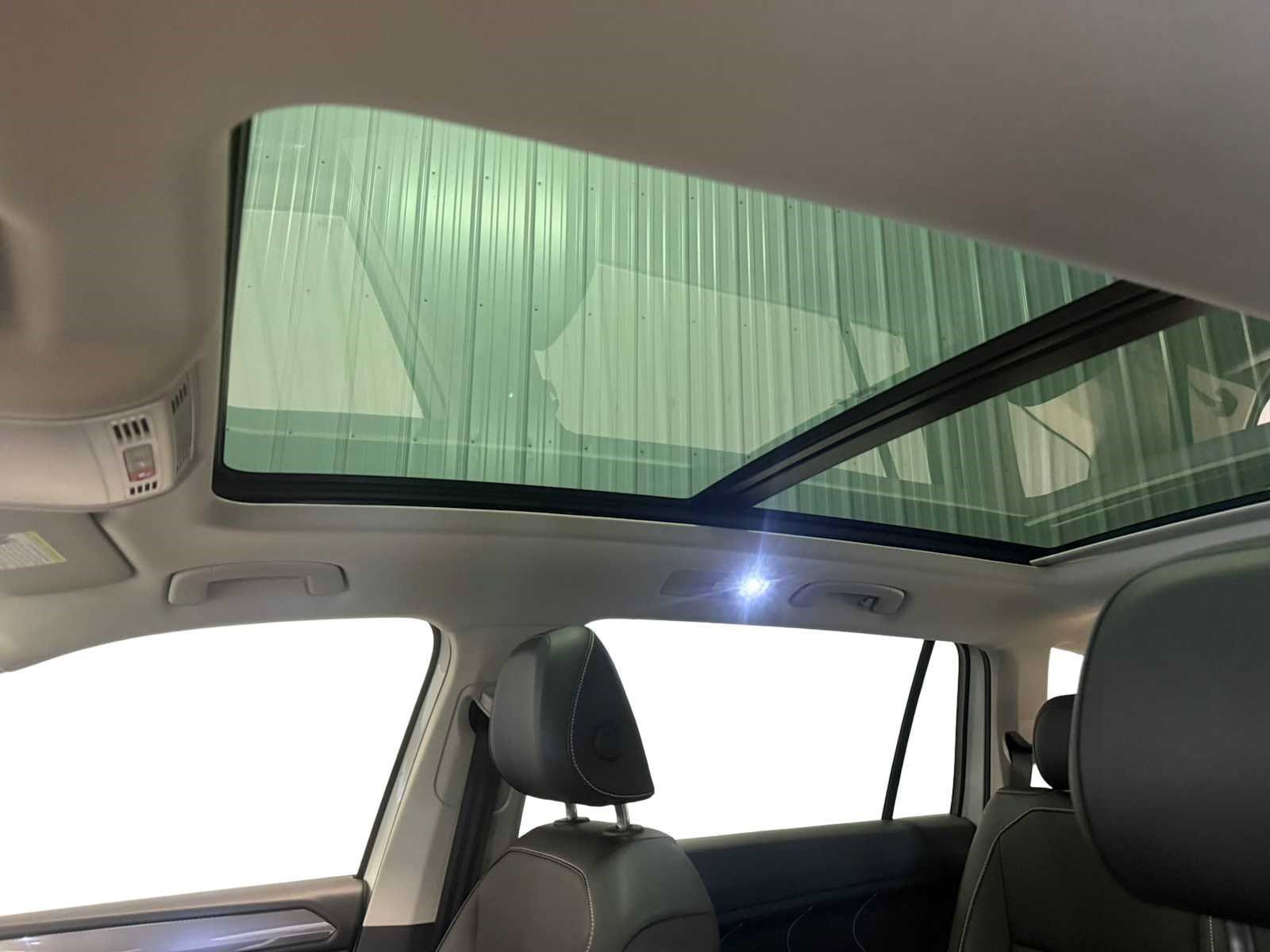 Certified 2023 Volkswagen Tiguan SE FWD image 22