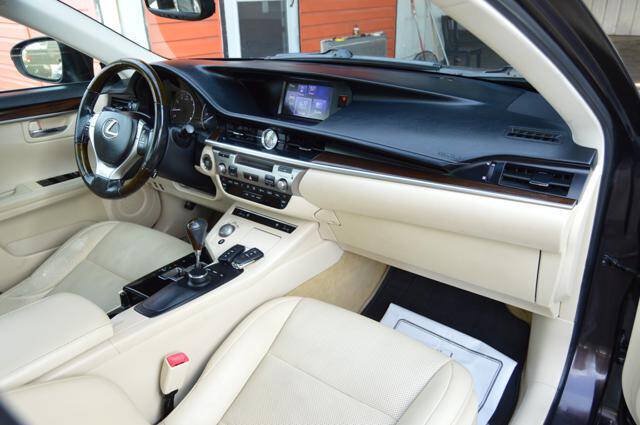 Used 2014 Lexus ES 350 w/ Premium Package FWD image 14