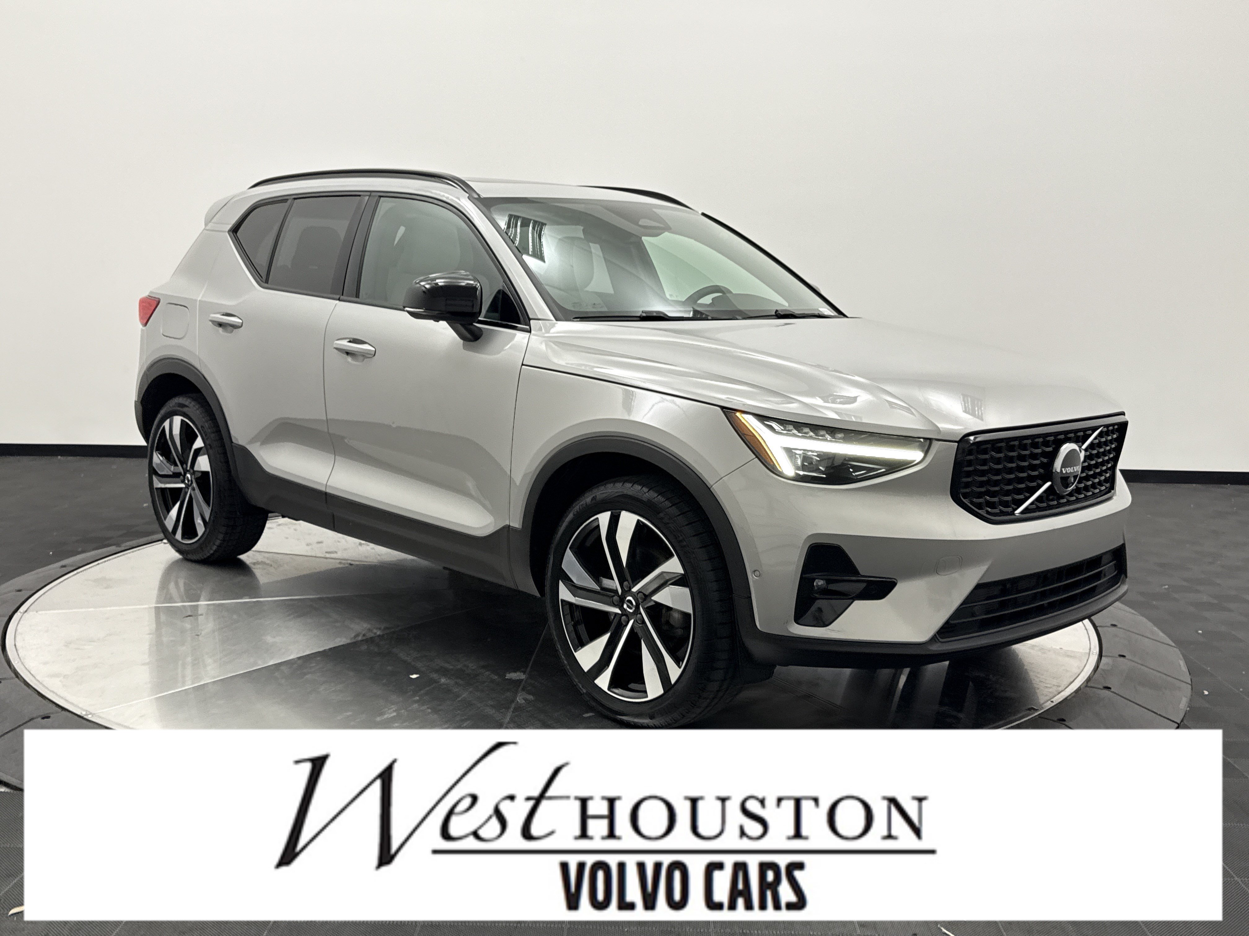 Certified 2024 Volvo XC40 B5 Plus w/ Protection Package Premier