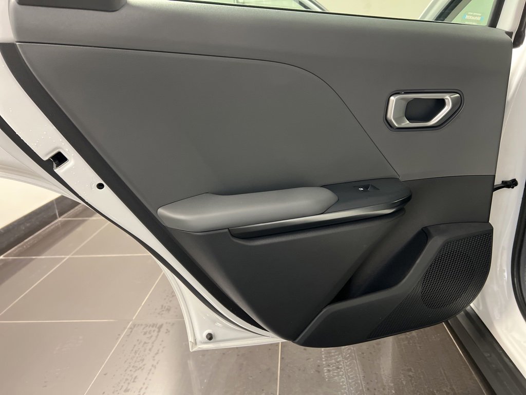 Used 2025 Kia K4 LXS image 32