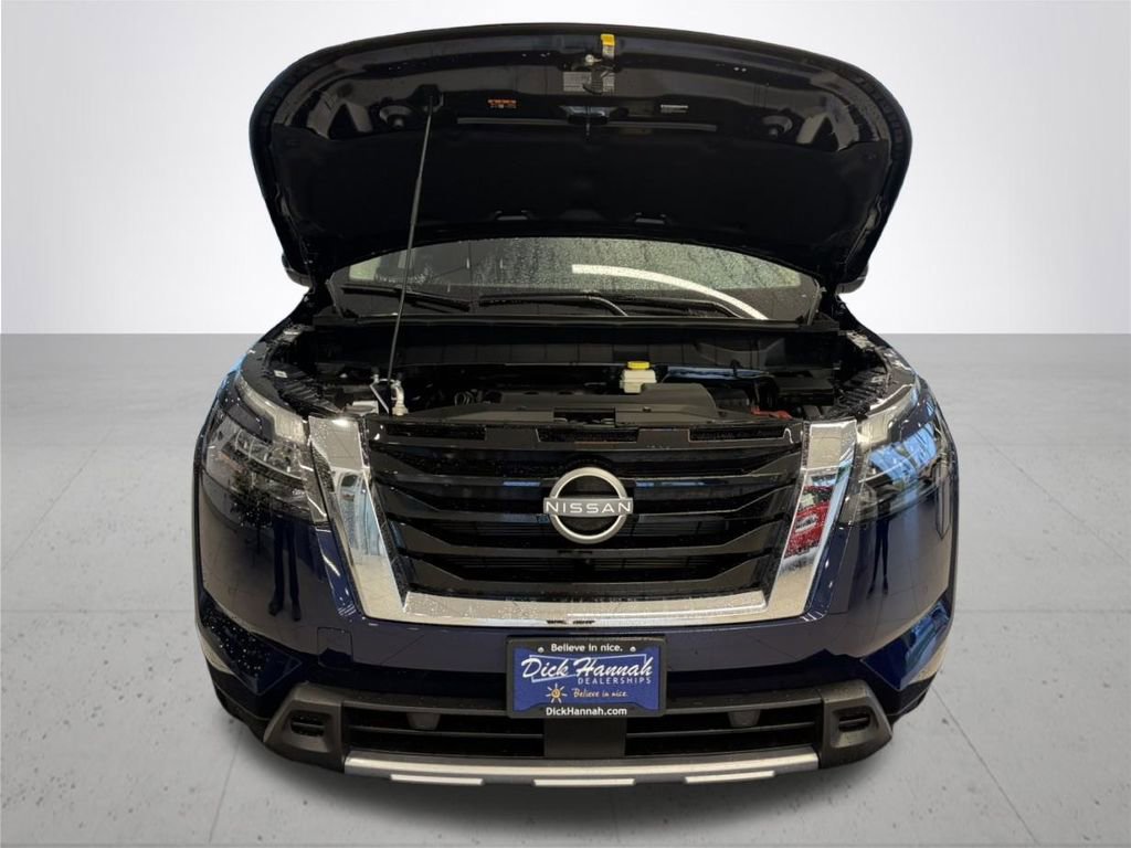 New 2025 Nissan Pathfinder SL image 4