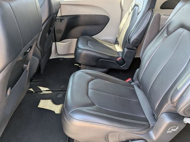 Used 2024 Chrysler Pacifica Touring-L image 25