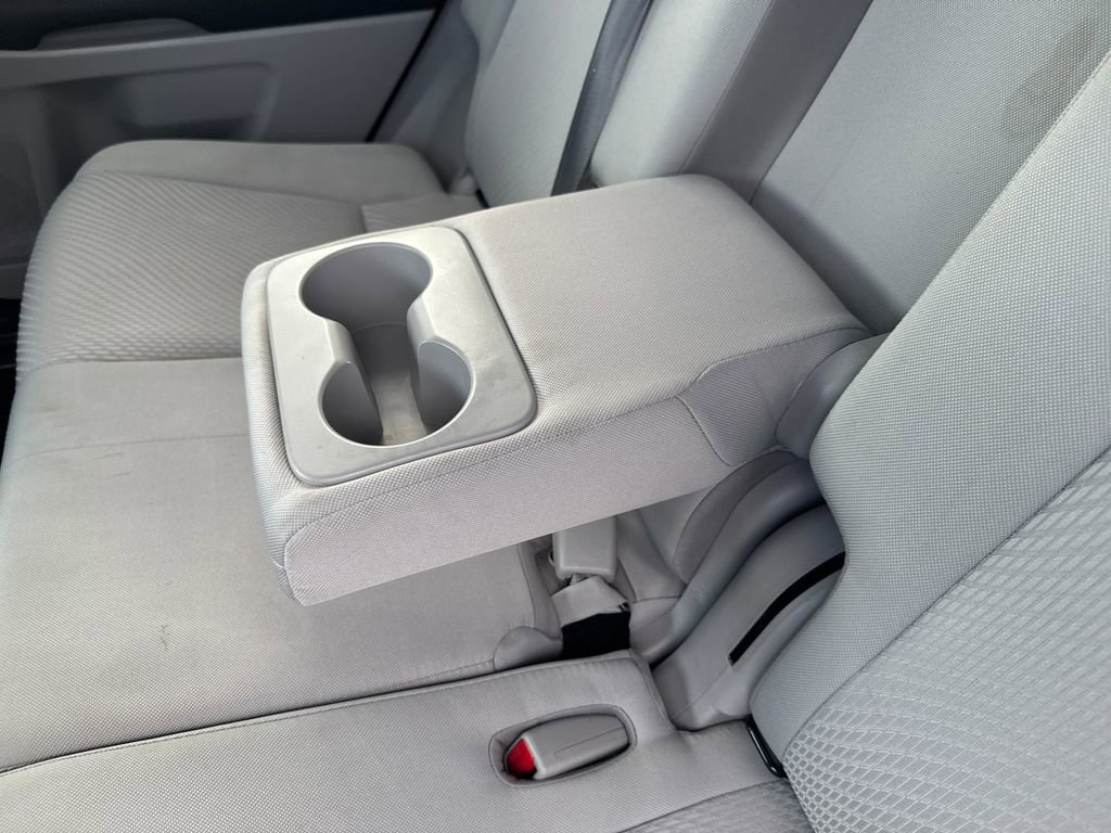 Used 2019 Toyota Highlander LE AWD/4WD image 35