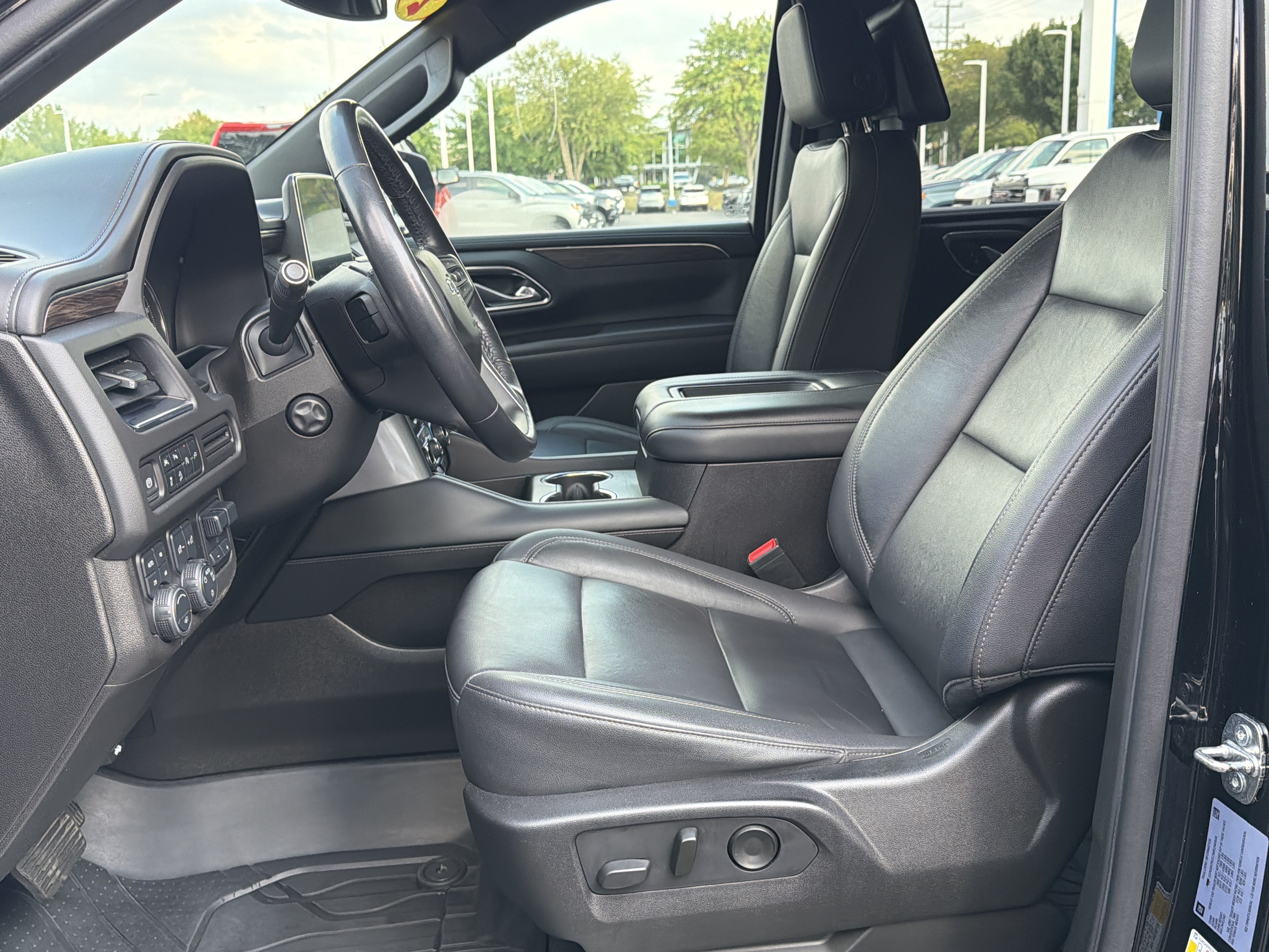 Used 2021 Chevrolet Tahoe Z71 w/ Z71 Off-Road Package AWD/4WD image 16