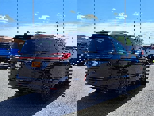 Used 2026 Chrysler Pacifica Limited w/ Uconnect Theater Family Group image 20