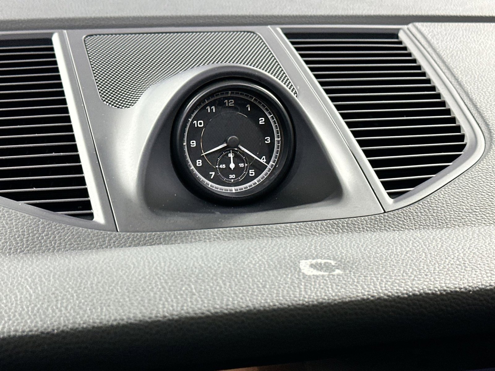 Used 2023 Porsche Macan S image 32