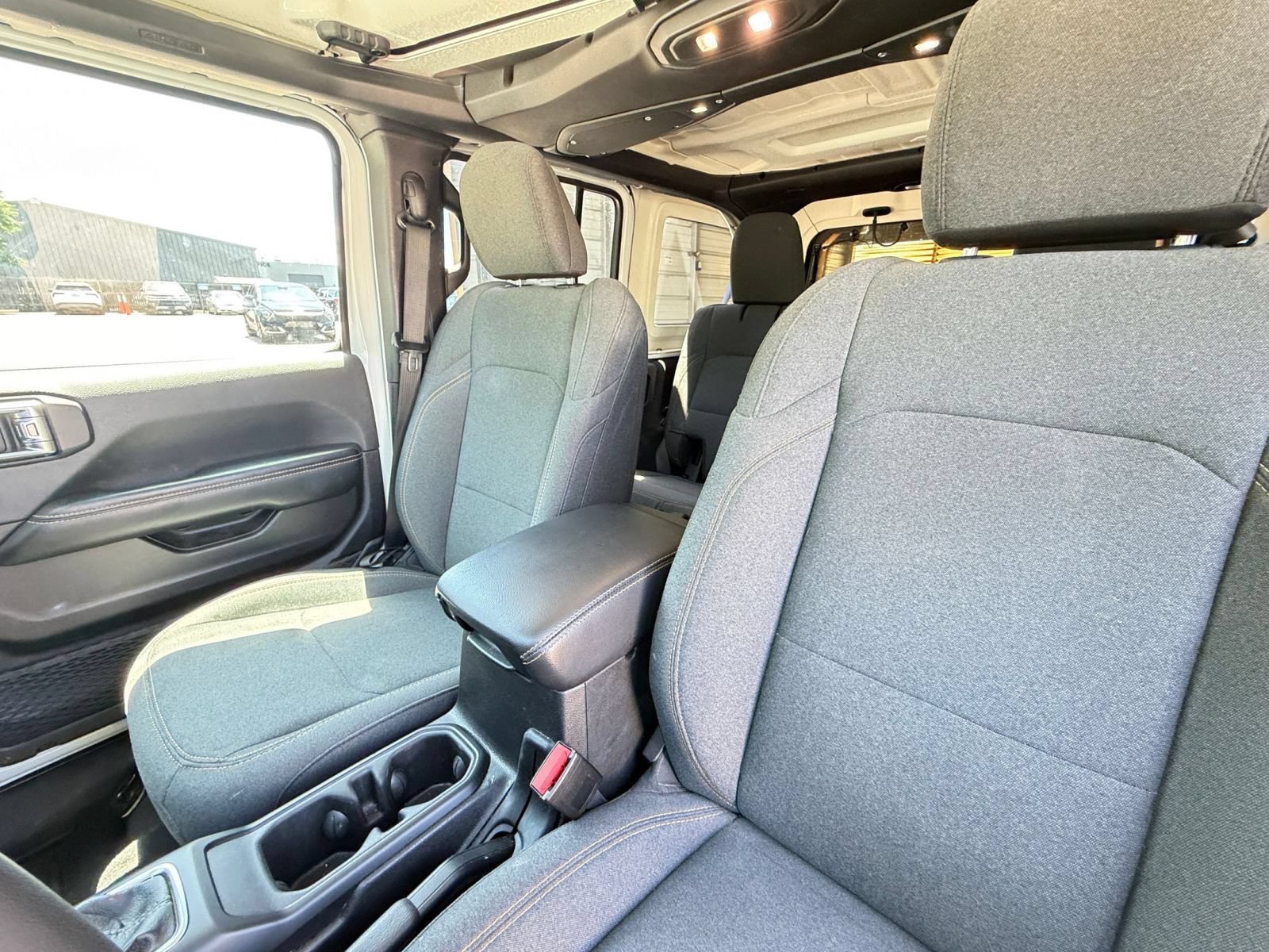Used 2025 Jeep Wrangler Unlimited Sahara AWD/4WD image 36