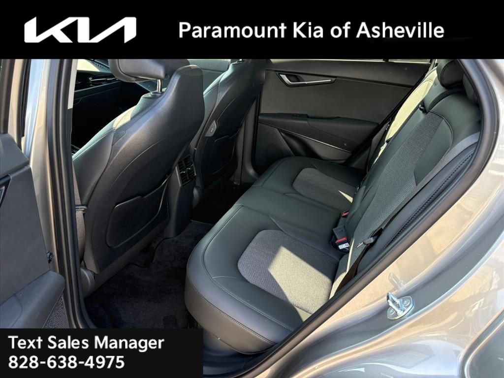 Certified 2025 Kia Niro EX Touring FWD image 24