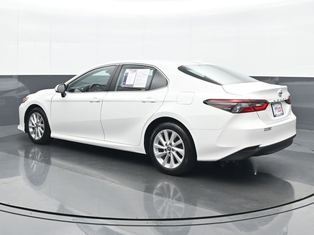 Used 2022 Toyota Camry LE image 4