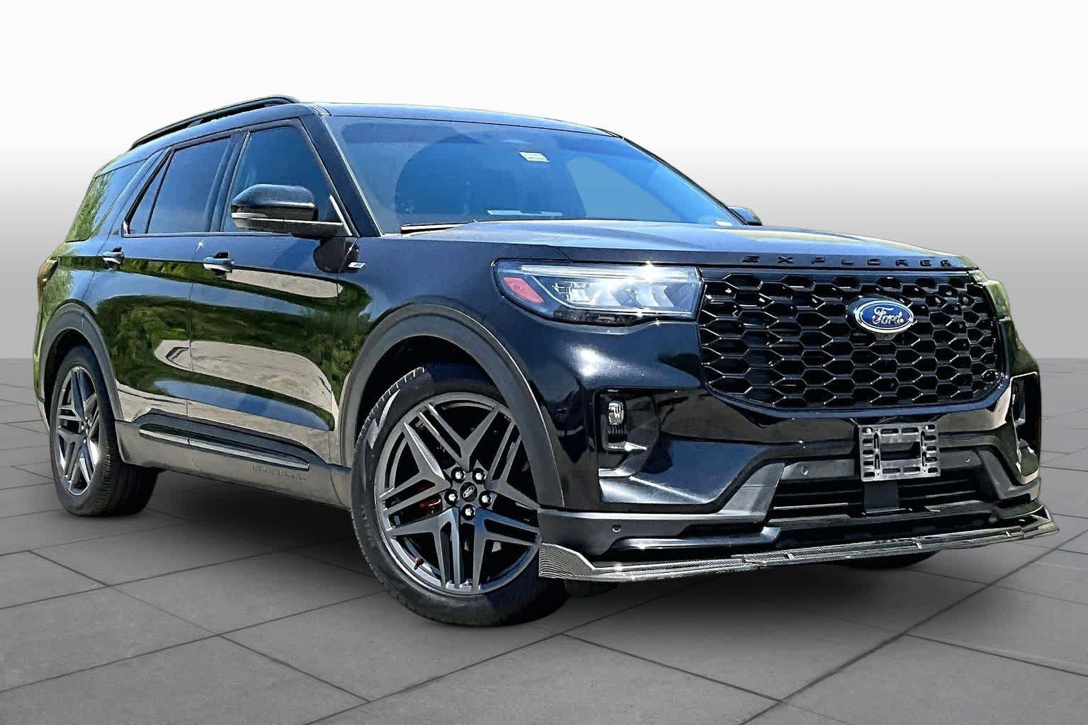 Certified 2025 Ford Explorer ST-Line w/ Premium Package AWD/4WD image 3