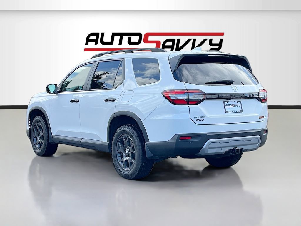 Used 2025 Honda Pilot TrailSport image 5
