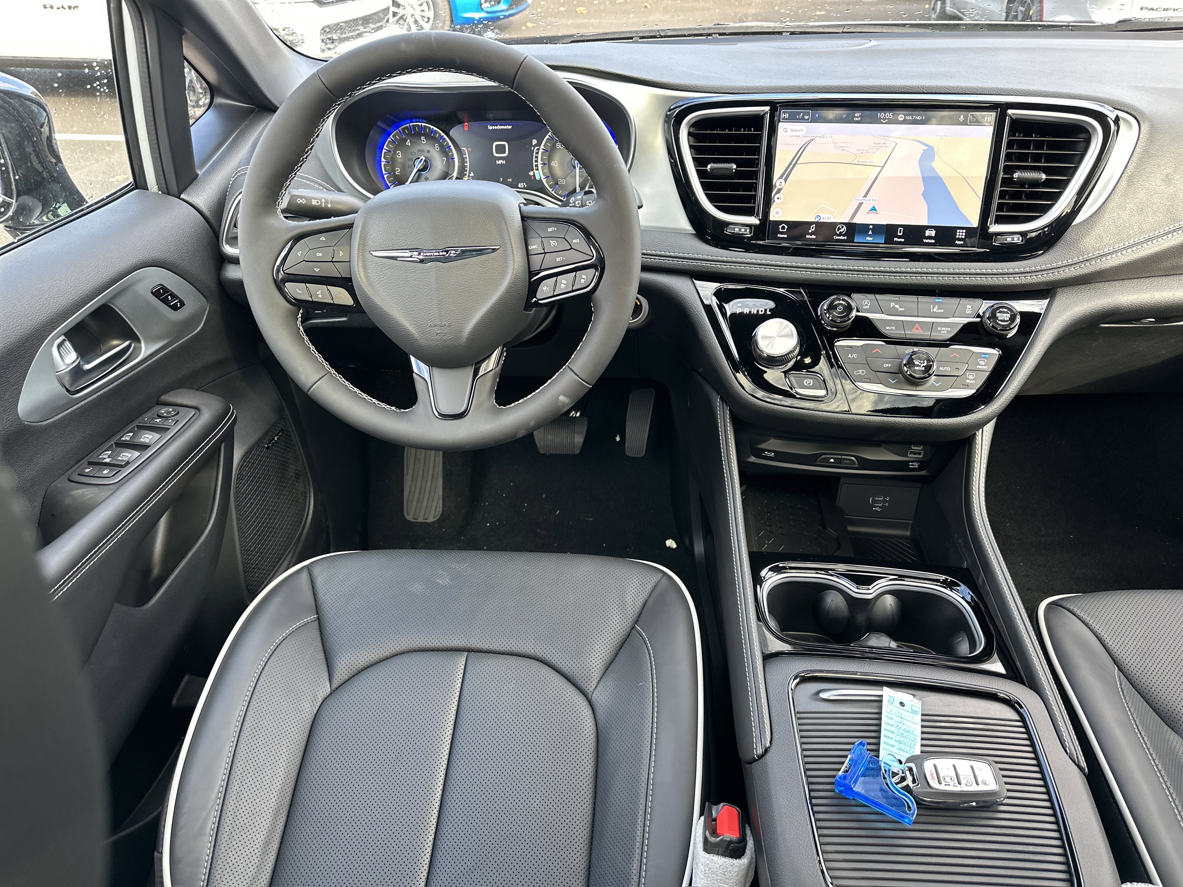 New 2026 Chrysler Pacifica Limited w/ Uconnect Theater Family Group image 33