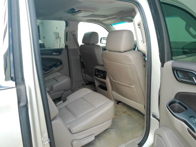 Used 2016 Chevrolet Suburban LT RWD image 25