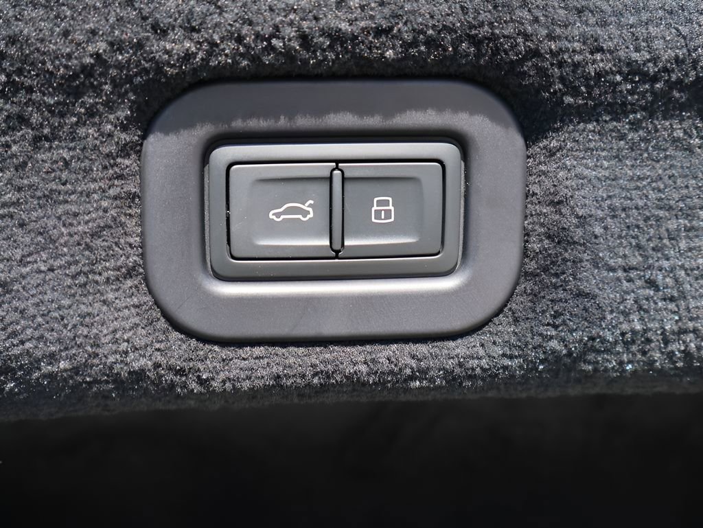 Used 2023 Bentley Flying Spur Azure AWD/4WD image 21
