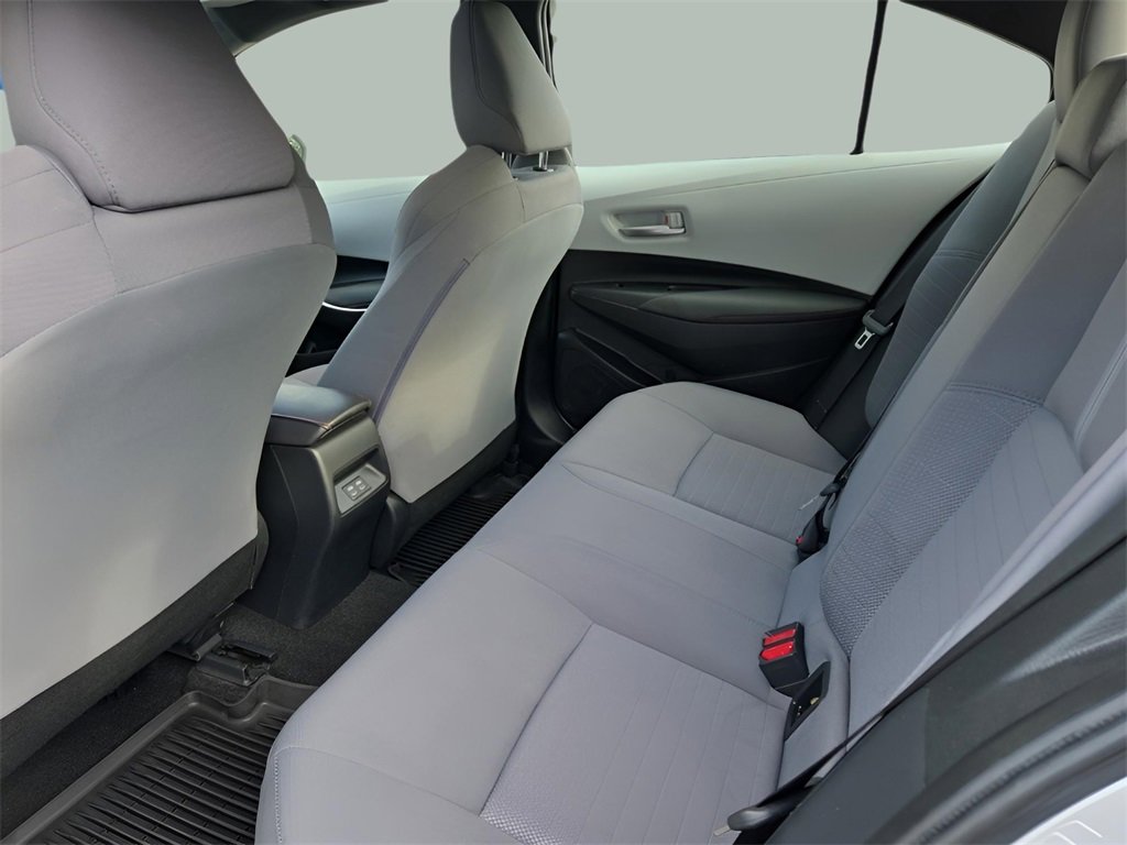 Used 2023 Toyota Corolla SE w/ SE Package image 14