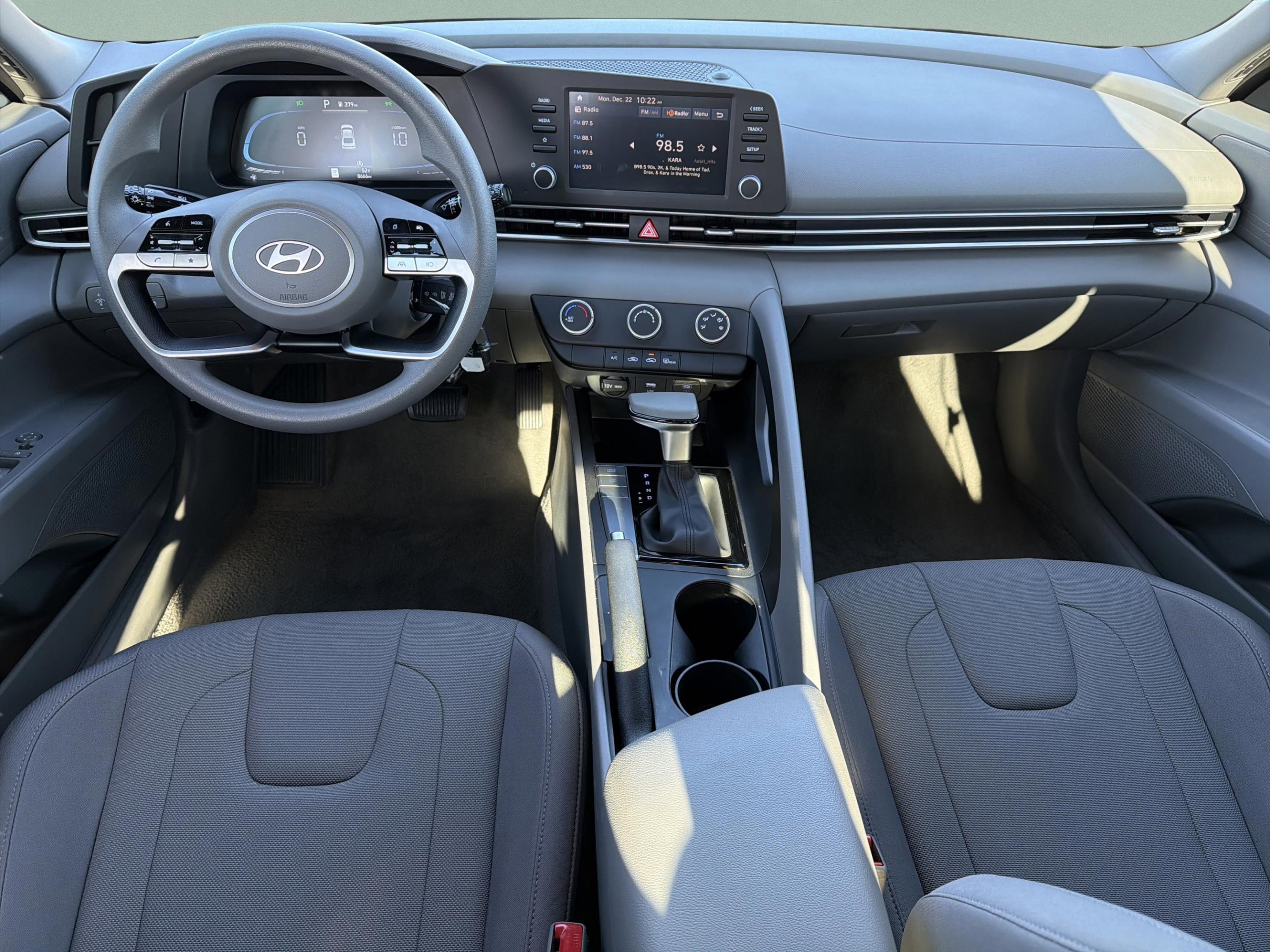 Used 2025 Hyundai Elantra SE image 10