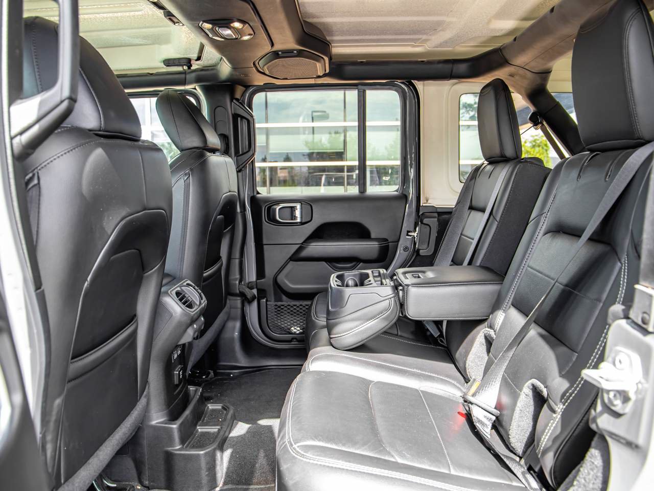 Used 2019 Jeep Wrangler Unlimited Sahara AWD/4WD image 18