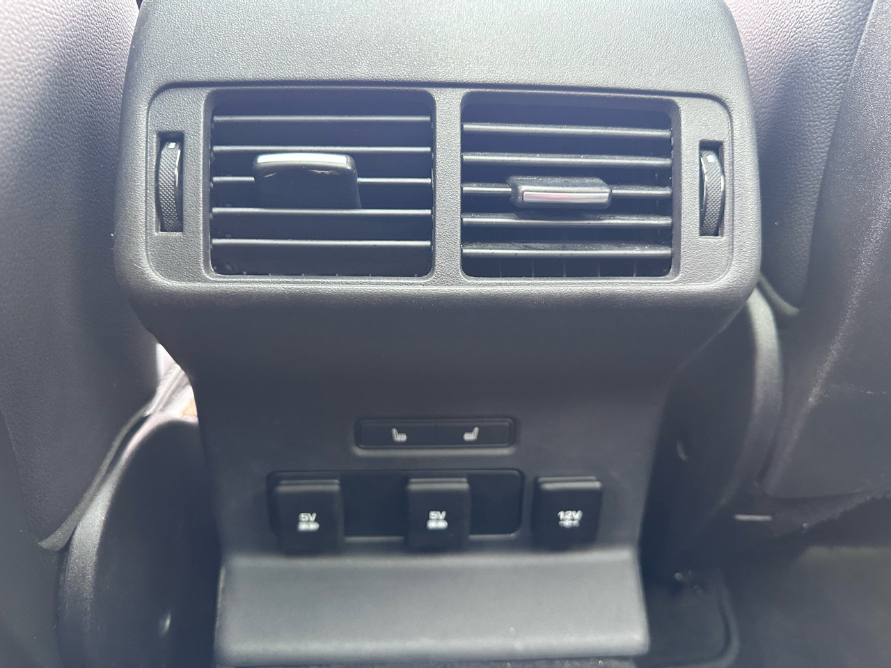 Used 2018 Land Rover Range Rover Velar R-Dynamic SE image 38