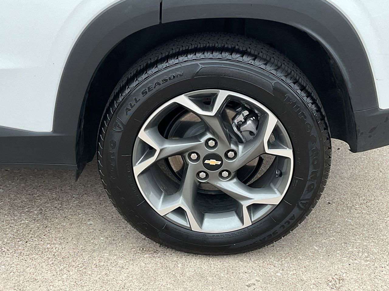 Used 2025 Chevrolet Trax LT w/ LT Convenience Package image 8