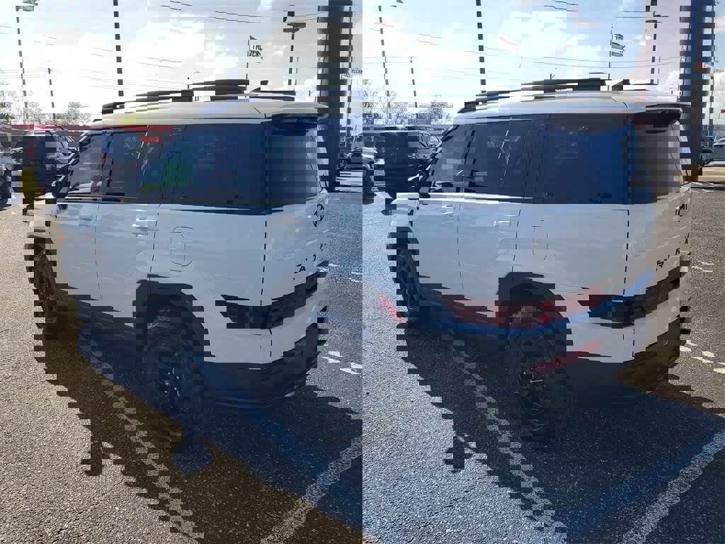 Used 2024 Hyundai Santa Fe XRT image 3