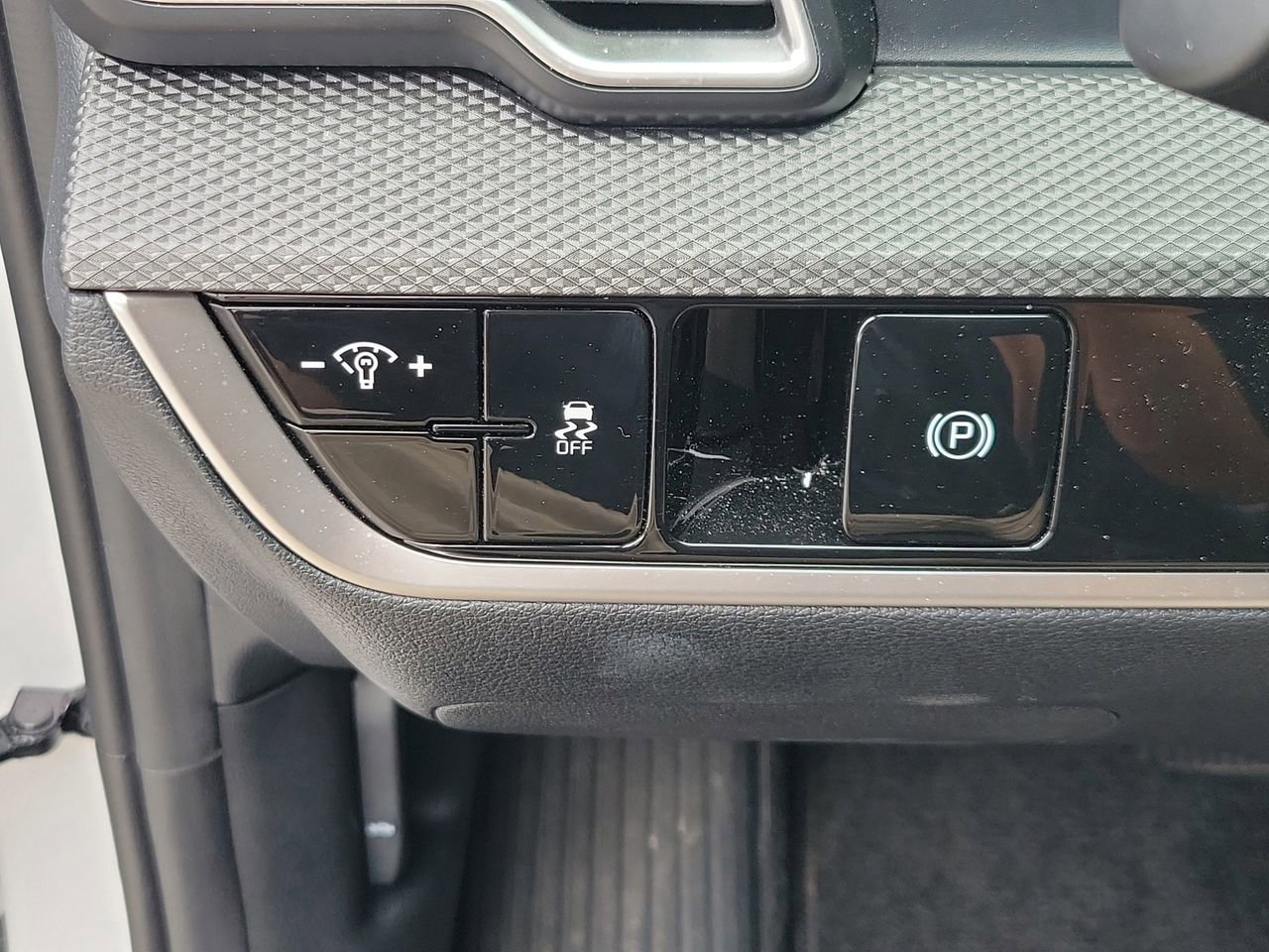 Used 2025 Kia Sportage LX image 29