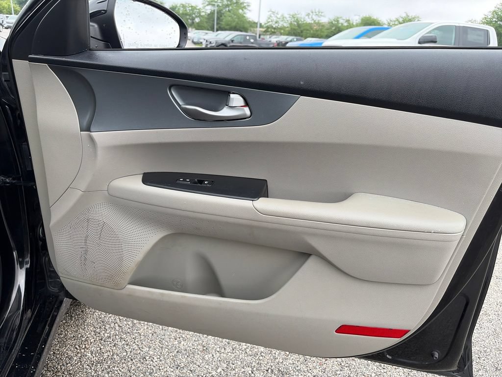 Used 2021 Kia Forte LXS FWD image 9