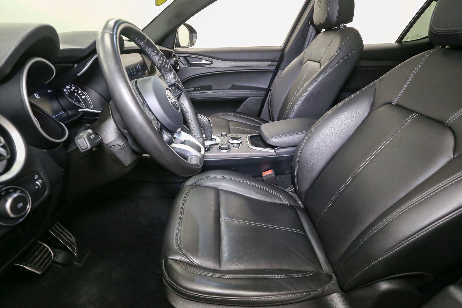 Used 2023 Alfa Romeo Stelvio Ti AWD/4WD image 46