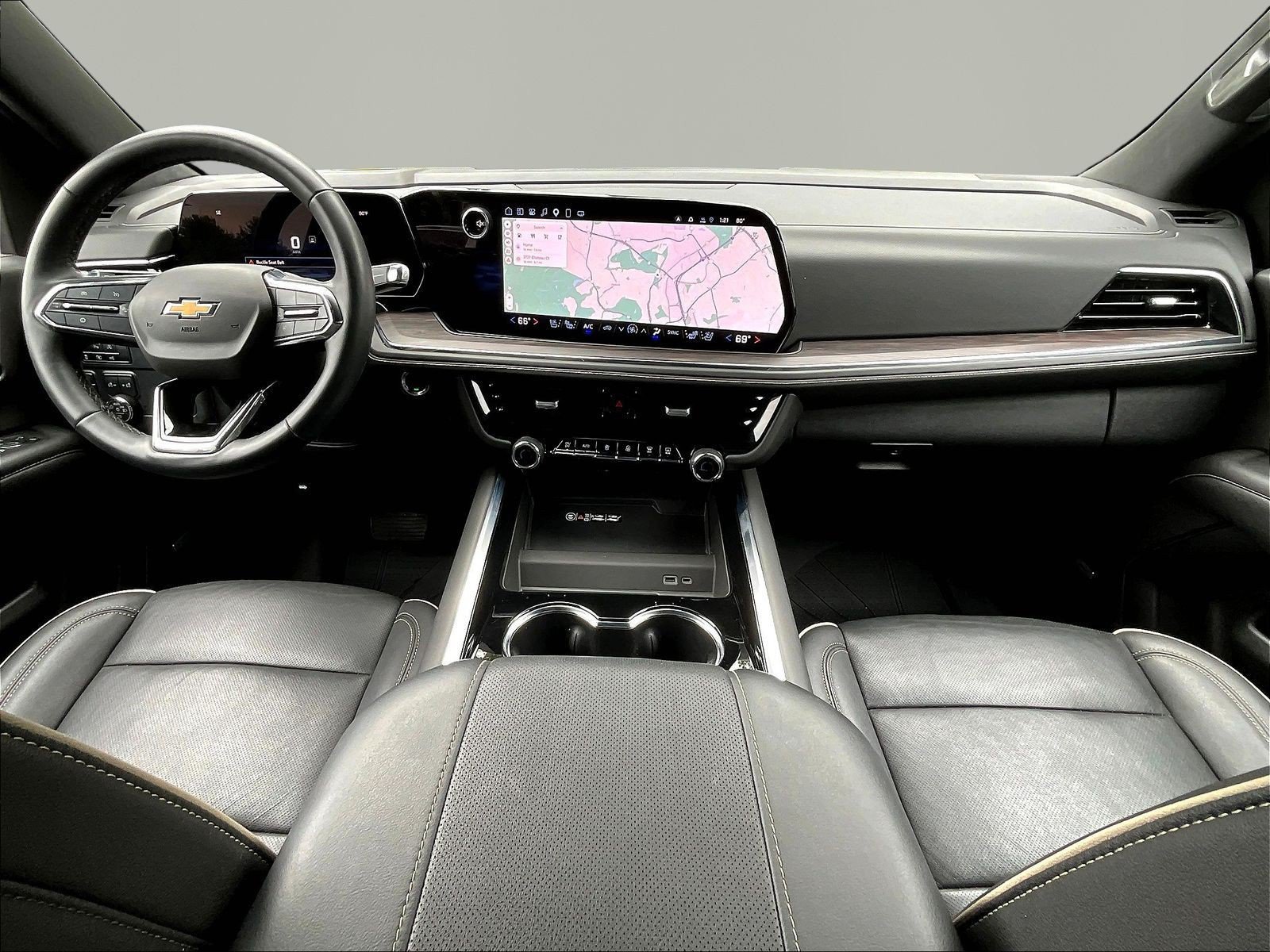 Used 2025 Chevrolet Suburban Premier AWD/4WD image 7