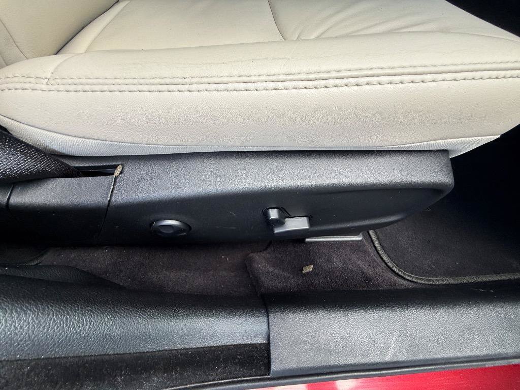 Used 2017 Chrysler 300 Limited RWD image 18