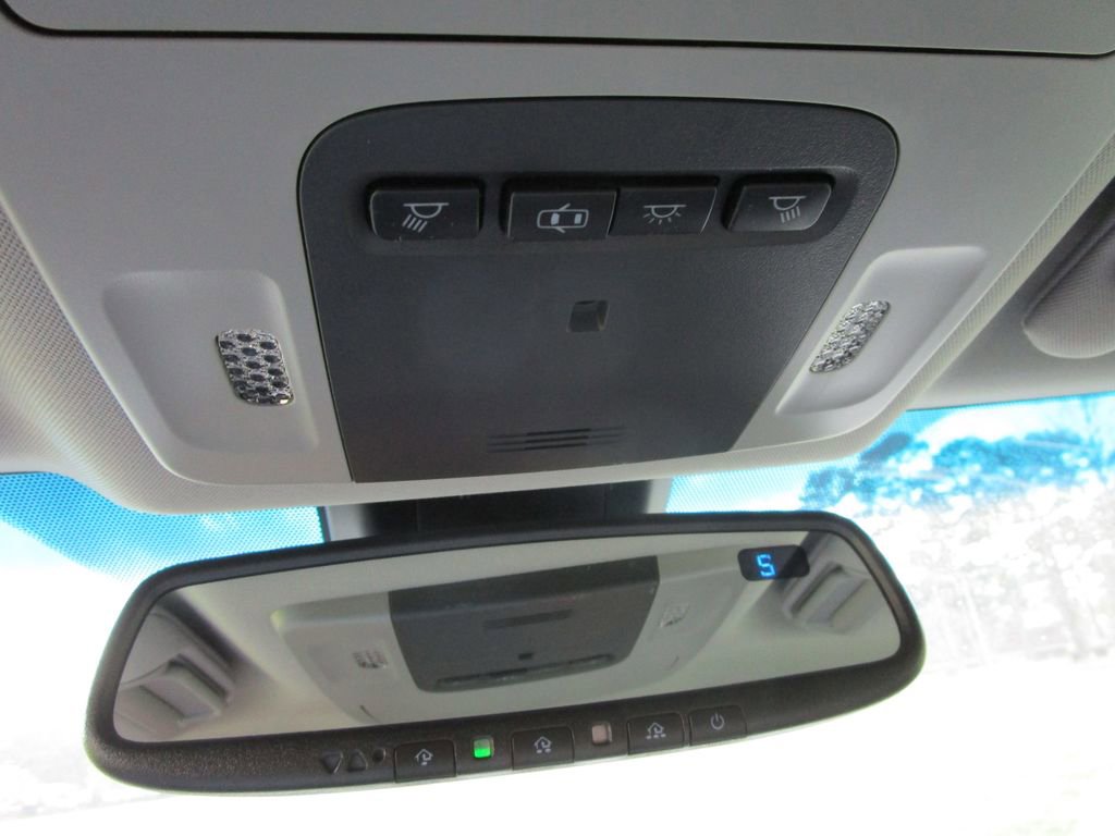 Used 2018 Toyota Camry XLE image 36