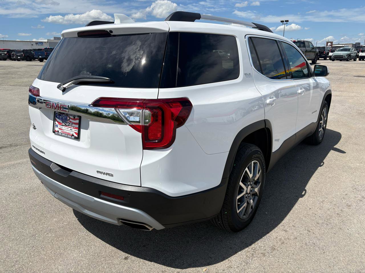 Used 2023 GMC Acadia SLT w/ Technology Package image 3
