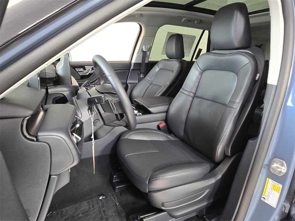 New 2025 Lincoln Aviator 2WD w/ Jet Appearance Package image 5