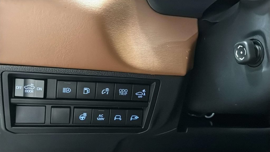 Used 2022 Toyota Tundra 1794 Edition AWD/4WD image 32