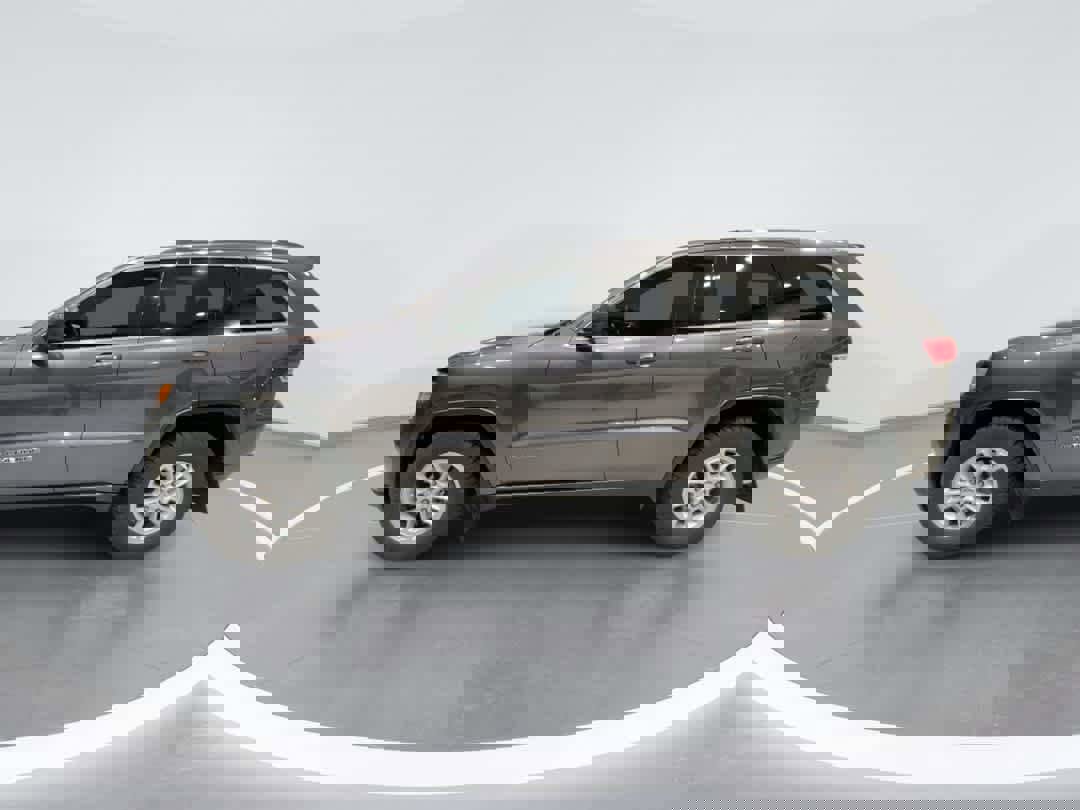 Used 2020 Jeep Grand Cherokee Laredo image 5