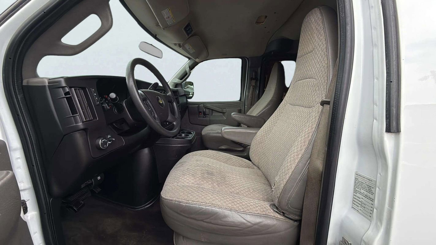 Used 2018 Chevrolet Express 3500 LT w/ LT Preferred Equipment Group RWD image 13