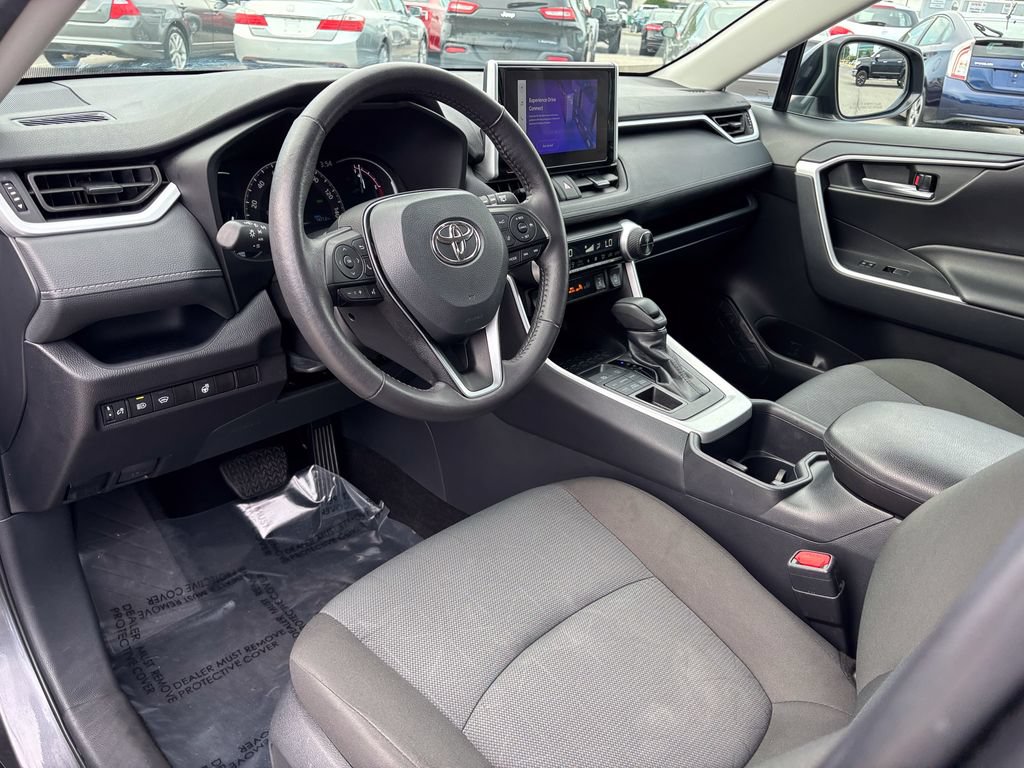 Used 2025 Toyota RAV4 XLE w/ Weather Package AWD/4WD image 18