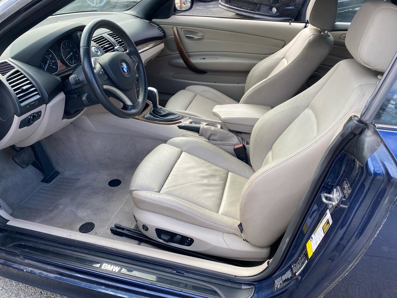 Used 2010 BMW 128i Convertible w/ Premium Pkg RWD image 9