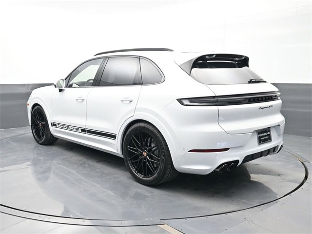 New 2026 Porsche Cayenne GTS image 3