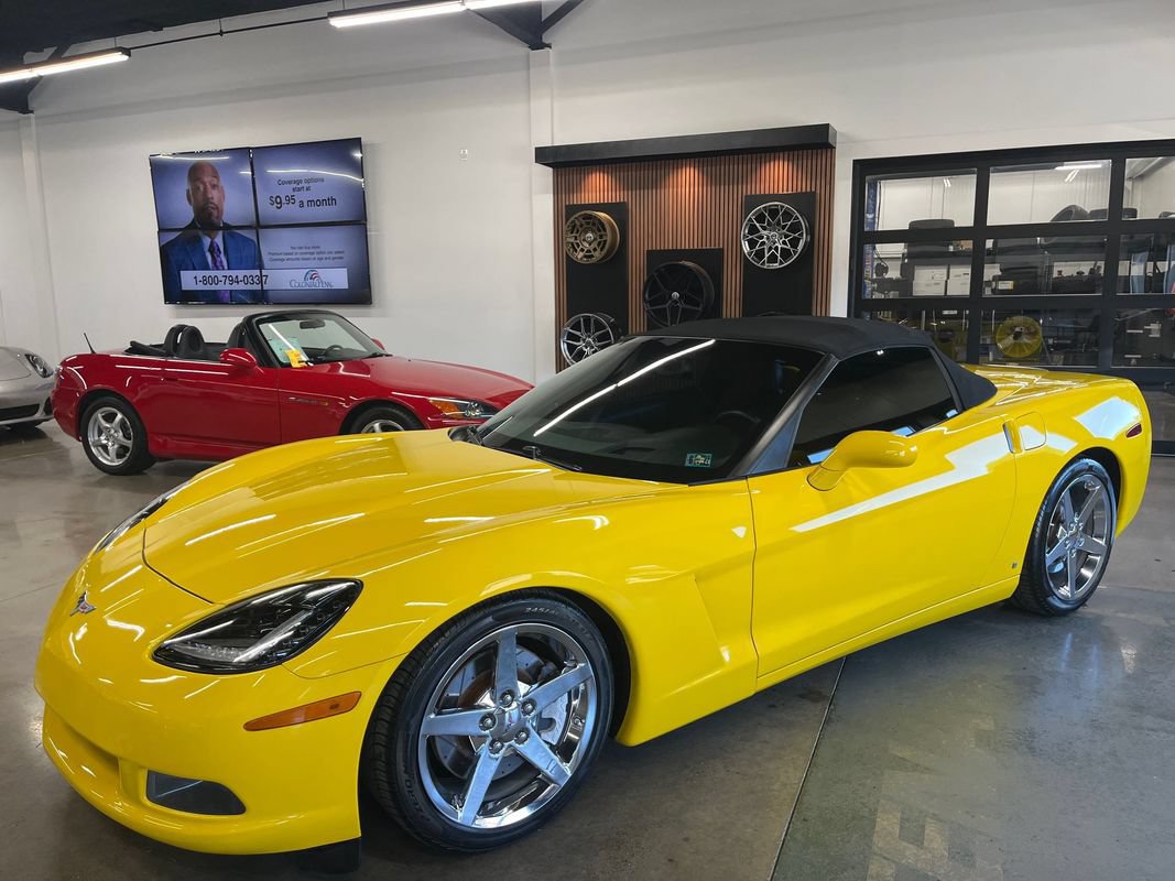 Used 2007 Chevrolet Corvette Convertible w/ Preferred Equipment Group RWD image 3