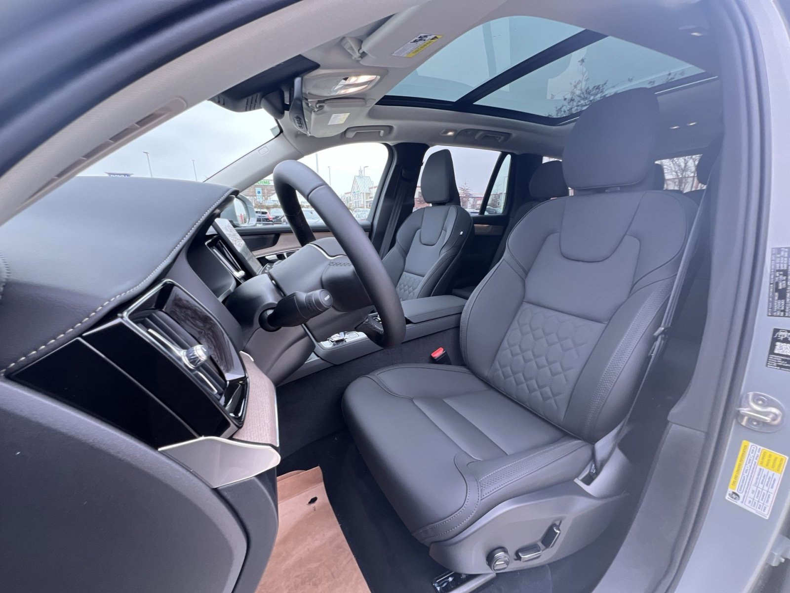 New 2026 Volvo XC90 B6 Plus w/ Protection Package Premier image 13